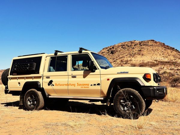 Toyota Land Cruiser 2.8 4x4 (Can be Brown or White)