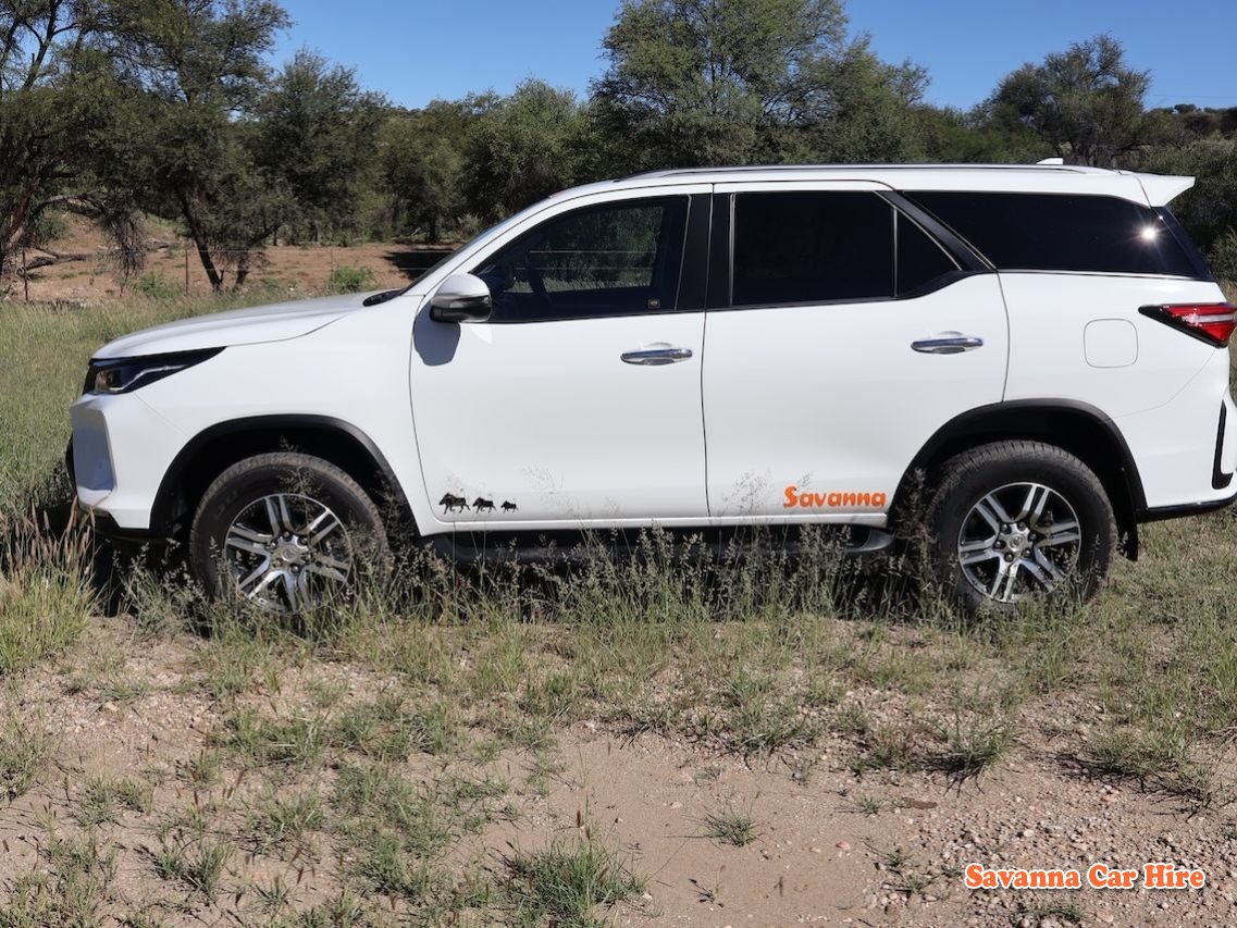 Toyota Fortuner - photo 2