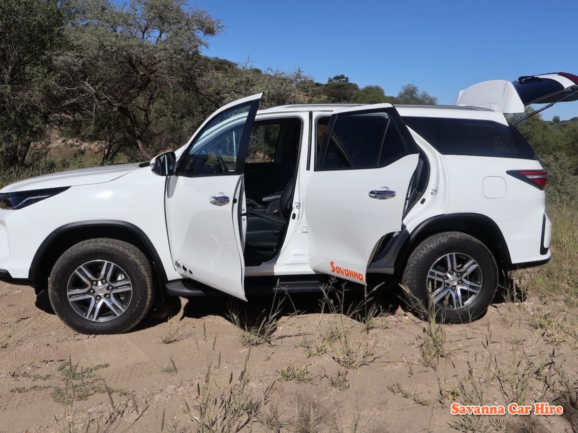Toyota Fortuner - photo 3